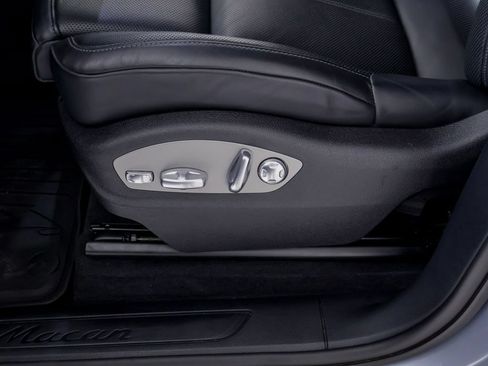 Certified 2025 Porsche Macan AWD/4WD image 11