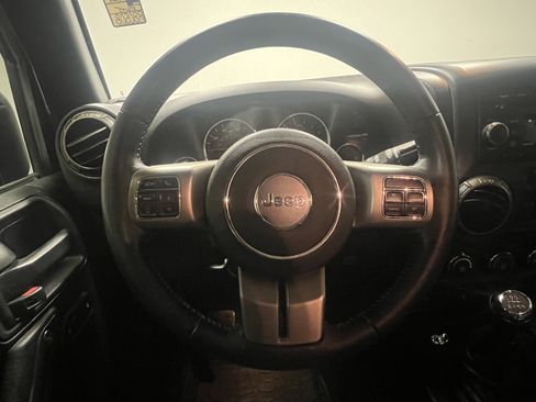 Used 2018 Jeep Wrangler Unlimited Sport image 13