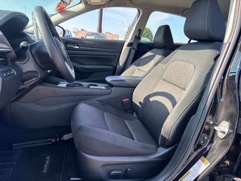 Used 2025 Nissan Altima 2.5 SV FWD image 15