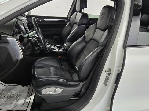 Used 2018 Porsche Cayenne Platinum Edition image 25