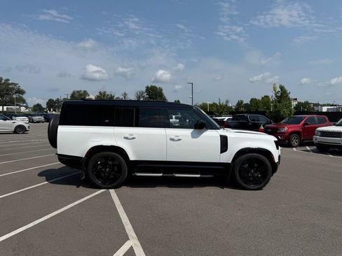 Used 2024 Land Rover Defender 130 X-Dynamic SE AWD/4WD image 6