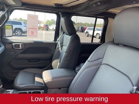 Used 2025 Jeep Gladiator Sport AWD/4WD image 10