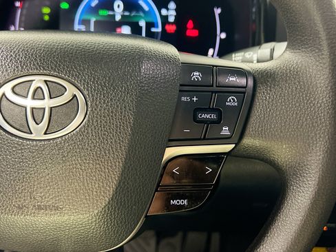Used 2025 Toyota Camry LE FWD image 17
