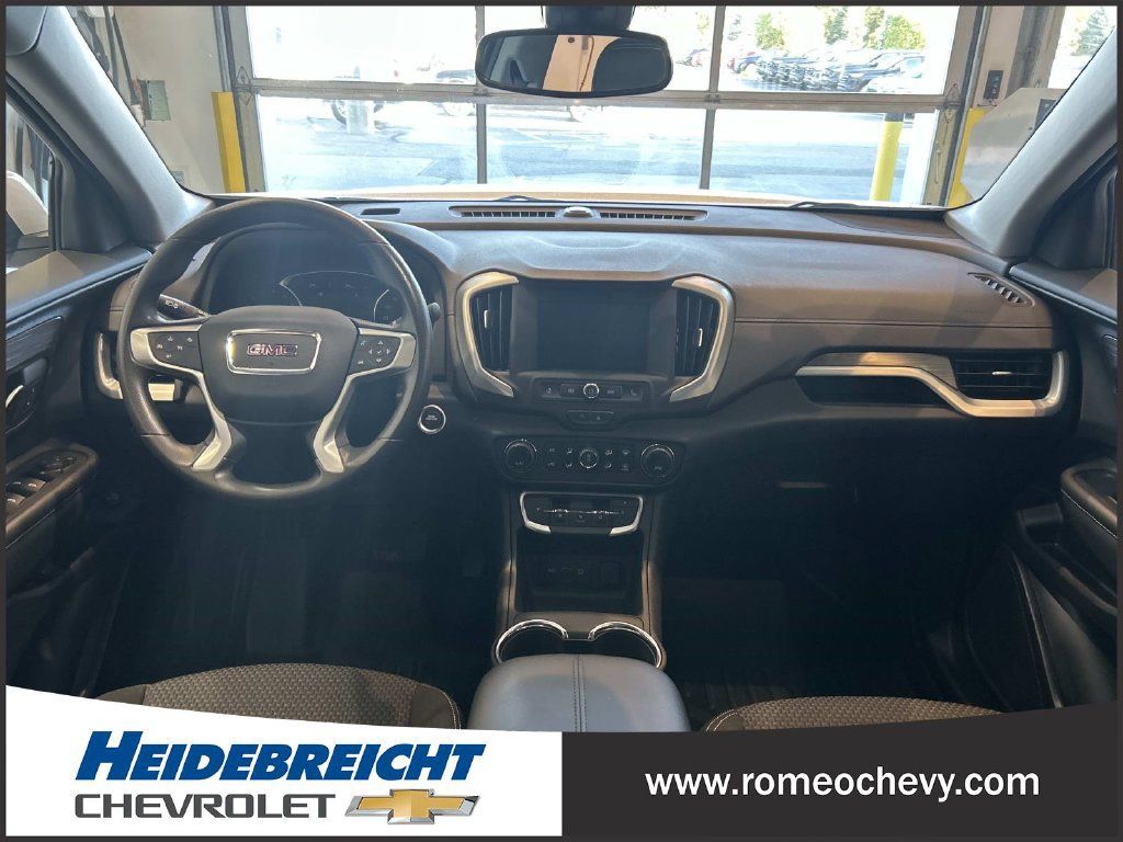 Used 2024 GMC Terrain SLE w/ Driver Convenience Package FWD image 16