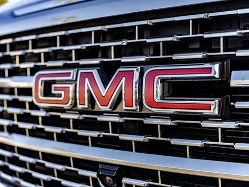 Used 2021 GMC Acadia Denali w/ Denali Ultimate Package AWD/4WD image 8