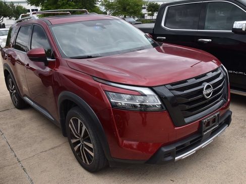 Used 2023 Nissan Pathfinder Platinum AWD/4WD image 4