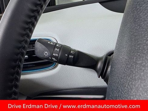 Used 2022 Toyota Prius XLE image 14