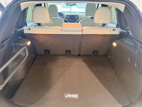 Used 2018 Jeep Cherokee Overland w/ Technology Group image 10