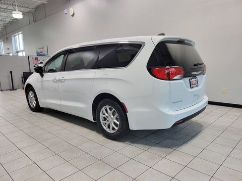 New 2027 Chrysler Pacifica Select AWD/4WD image 6