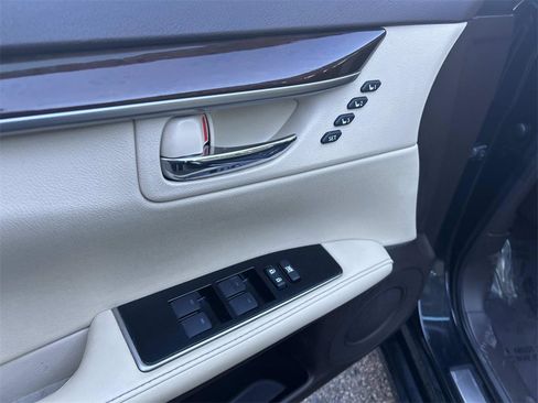 Used 2017 Lexus ES 350 w/ Navigation System Package image 19