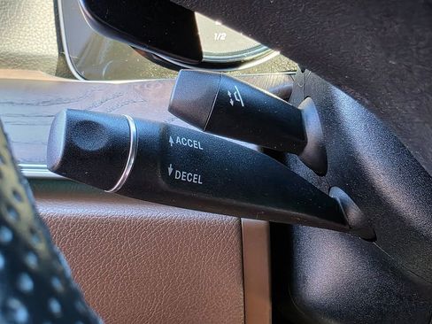 Used 2017 Mercedes-Benz E 300 RWD Sedan image 43