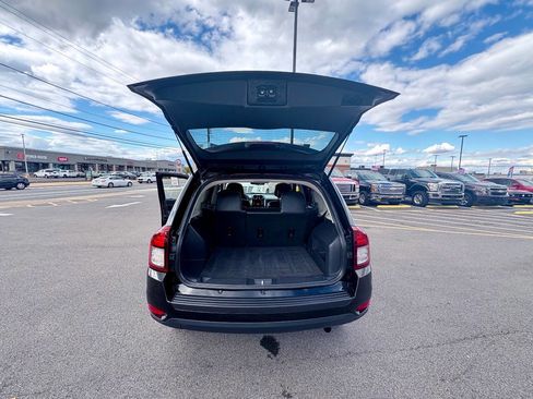 Used 2014 Jeep Compass Latitude image 29