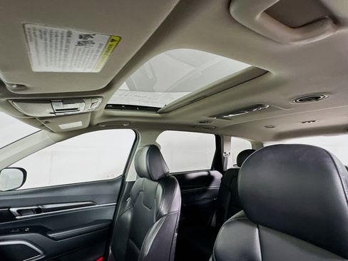 Used 2025 Kia Telluride S FWD image 26
