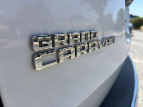 Used 2019 Dodge Grand Caravan SE w/ UConnect Hands-Free Group FWD image 10