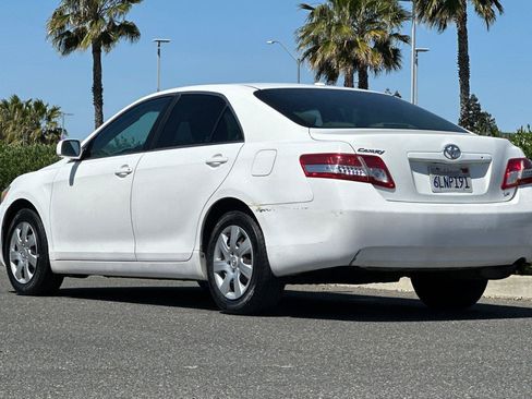 Used 2010 Toyota Camry LE FWD image 6