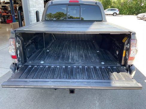 Used 2015 Toyota Tacoma PreRunner w/ TRD Off-Road Package RWD image 37
