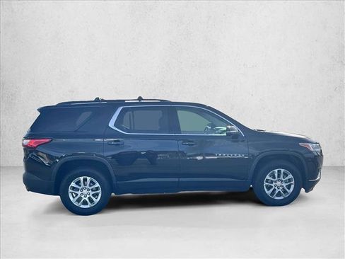 Used 2021 Chevrolet Traverse LT image 4