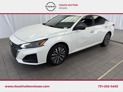 Used 2024 Nissan Altima 2.5 SV AWD/4WD image 1