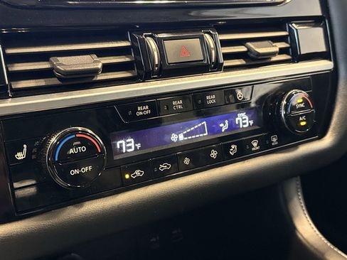 Used 2023 Nissan Pathfinder SL w/ Lighting Package (N92) image 19