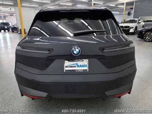 Used 2024 BMW iX xDrive50 w/ Sport Package AWD/4WD image 6