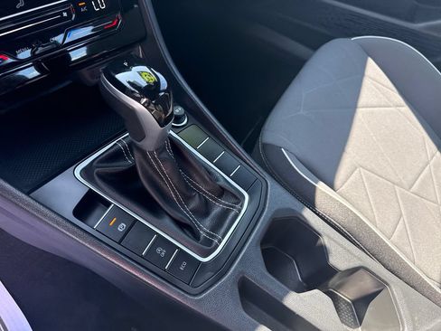 Used 2025 Volkswagen Jetta Sport FWD image 34