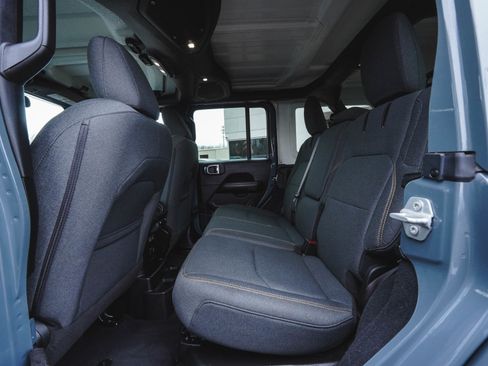 Used 2024 Jeep Wrangler Unlimited Sahara image 31