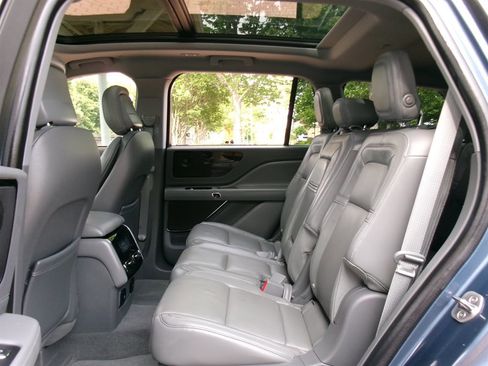Used 2020 Lincoln Aviator Reserve w/ Equipment Group 201A AWD/4WD image 27