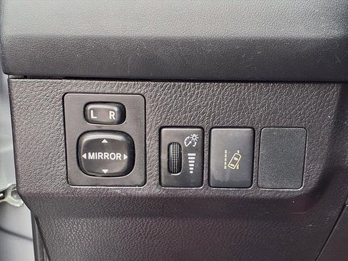 Used 2018 Toyota RAV4 LE image 9