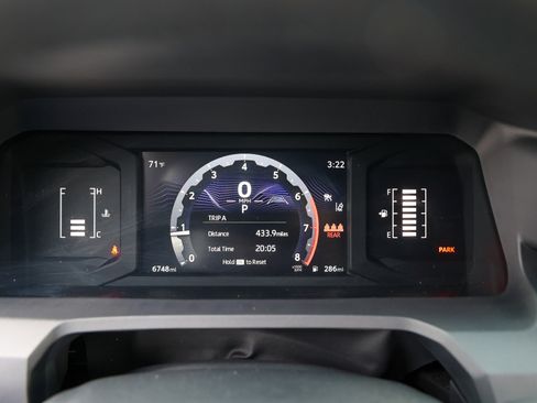 Certified 2025 Toyota Tacoma SR5 w/ SR5 Upgrade Package AWD/4WD image 19