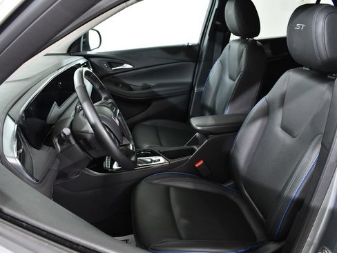 Used 2025 Buick Encore GX Sport Touring w/ Advanced Technology Package AWD/4WD image 6