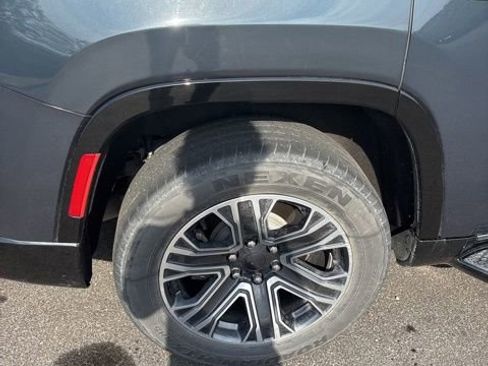 Used 2023 Jeep Wagoneer Series II w/ Flexible Seating Group image 44