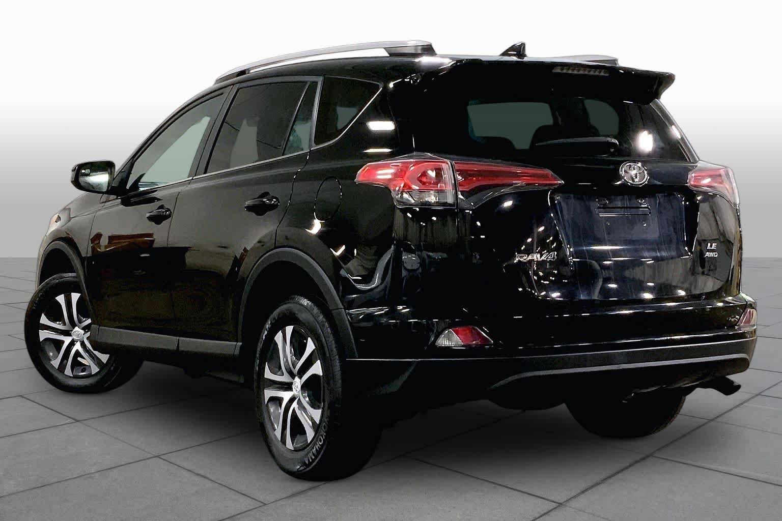 Used 2016 Toyota RAV4 LE AWD/4WD image 12