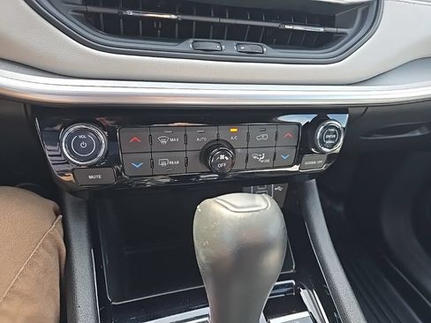 Used 2025 Jeep Compass Limited AWD/4WD image 17