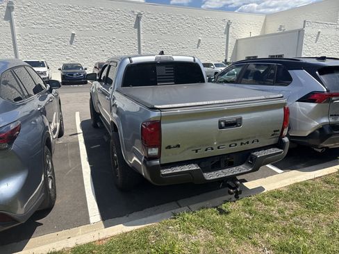 Used 2023 Toyota Tacoma SR5 w/ Technology Package AWD/4WD image 9