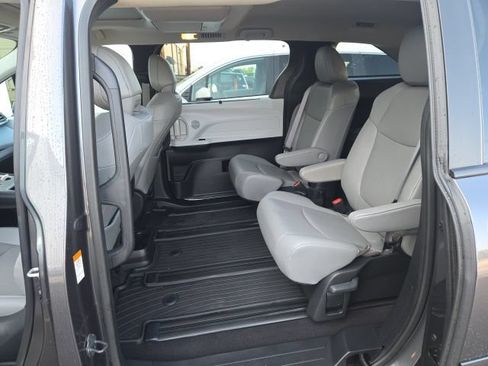 Used 2025 Toyota Sienna XLE w/ XLE Plus Package AWD/4WD image 19