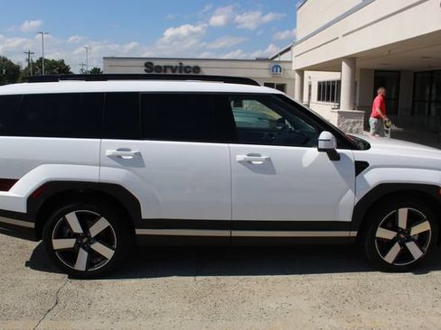 Used 2025 Hyundai Santa Fe Limited AWD/4WD image 5