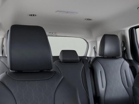 New 2026 Kia Carnival FWD image 23