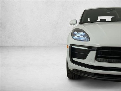 Certified 2025 Porsche Macan Turbo image 12
