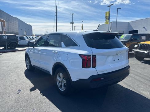 Used 2023 Kia Sorento LX image 7
