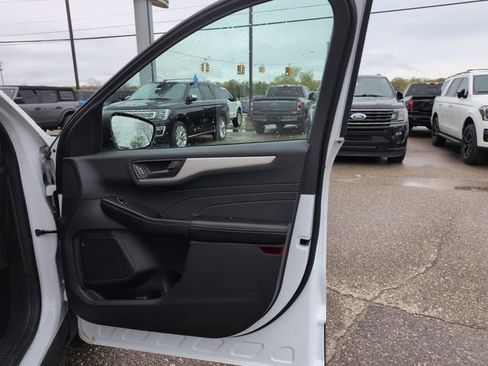 Used 2022 Ford Escape S FWD image 27