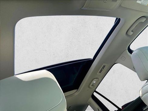 Used 2024 Cadillac XT6 Premium Luxury FWD image 17