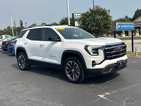 Used 2025 GMC Terrain Elevation w/ Elevation Premium Package FWD image 2