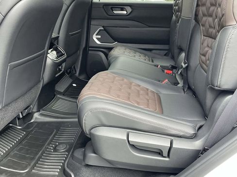 New 2026 Nissan Armada Platinum w/ Accent Package AWD/4WD image 12