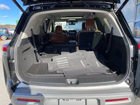 Used 2023 Nissan Pathfinder Platinum image 34