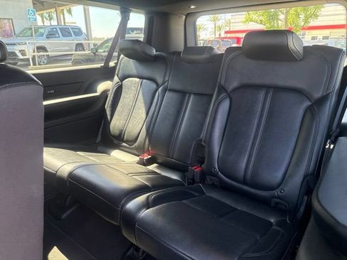 Certified 2024 Jeep Wagoneer L Series II RWD image 29
