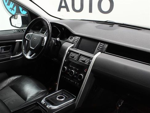 Used 2018 Land Rover Discovery Sport SE image 10