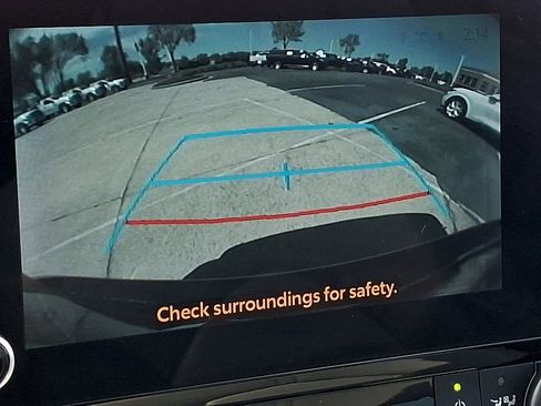 Used 2023 Toyota Highlander XLE image 18