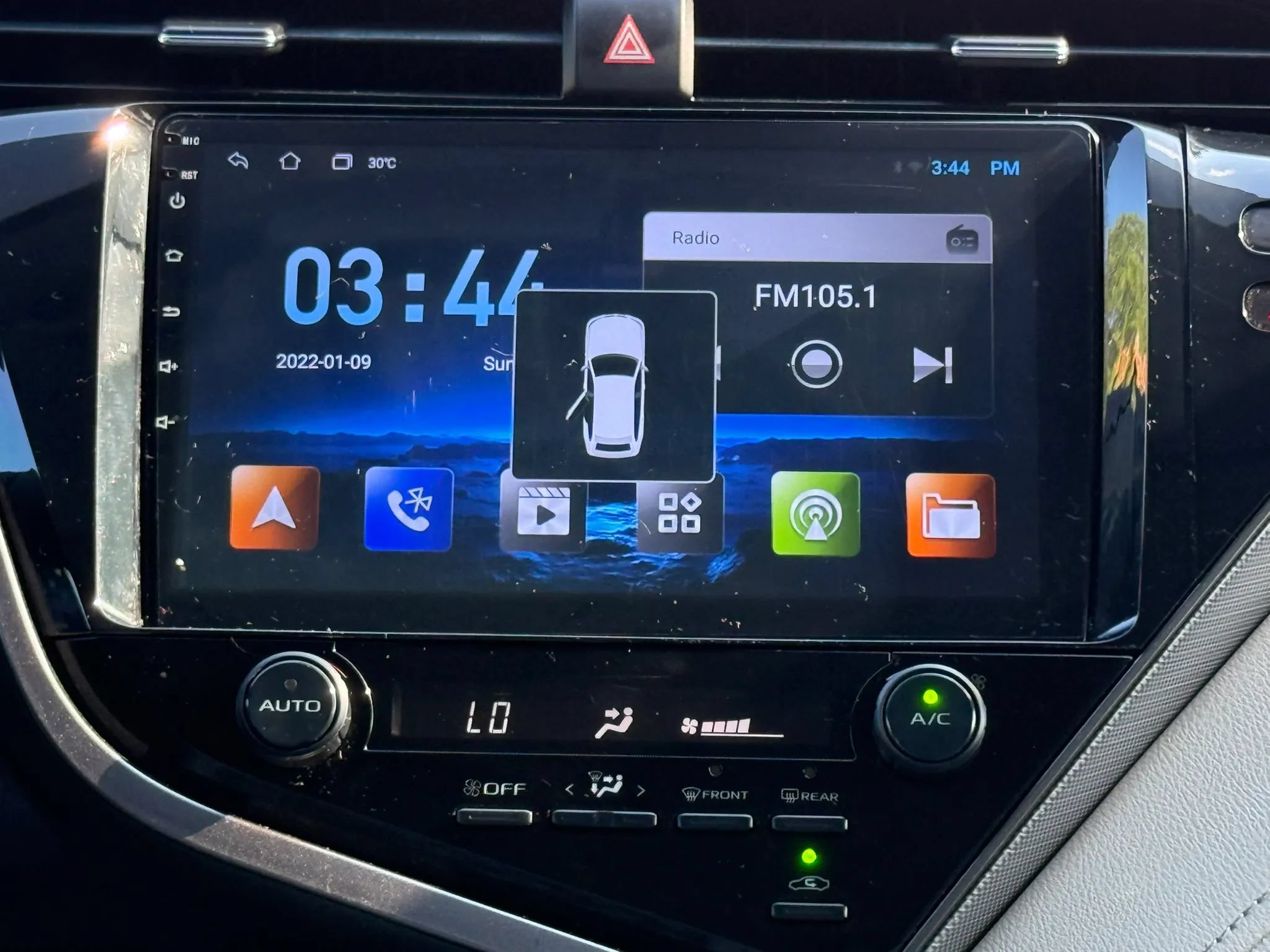 Used 2019 Toyota Camry SE FWD image 9