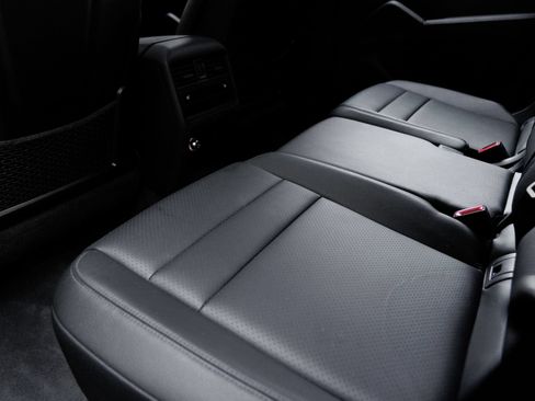 Certified 2024 Porsche Cayenne AWD/4WD image 24