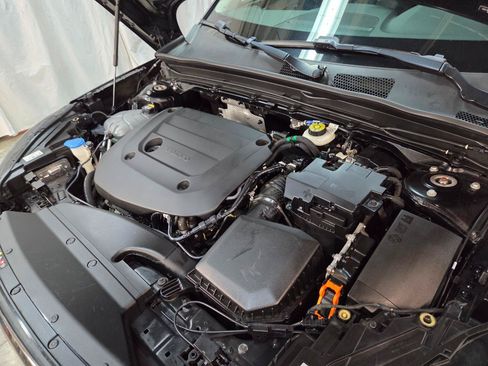 Used 2023 Volvo XC40 B5 Core AWD/4WD image 9